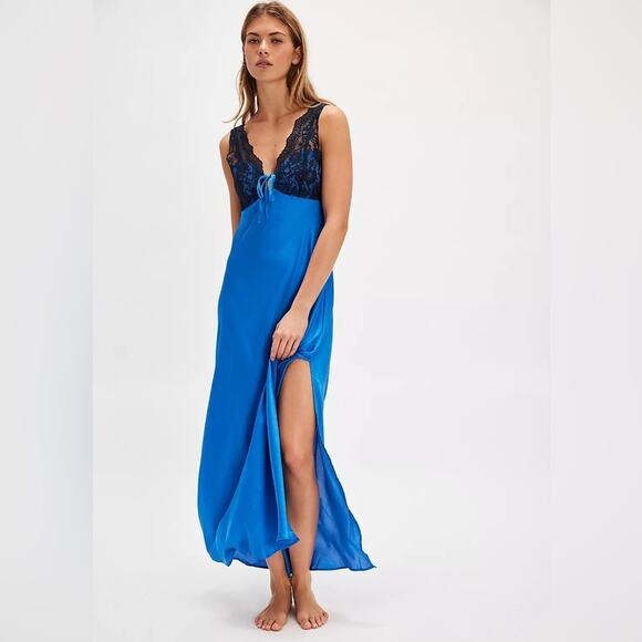 Free People Countryside Lace Maxi Slip in Blue Campanula Combo S - Picture 1 of 9